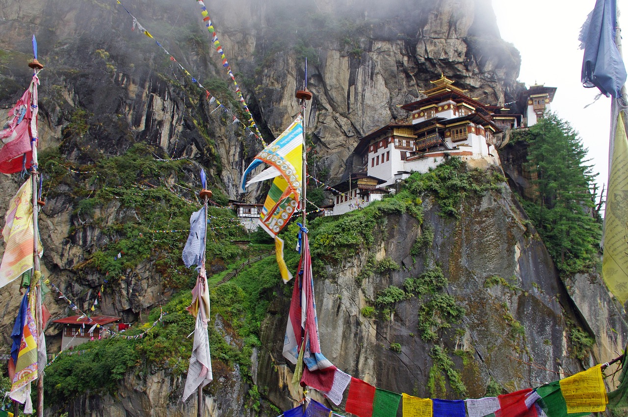 智圣汤泉门票最新价格表，一场自然与文化的饕餮盛宴，智圣汤泉门票价格更新，自然与文化盛宴的独家体验