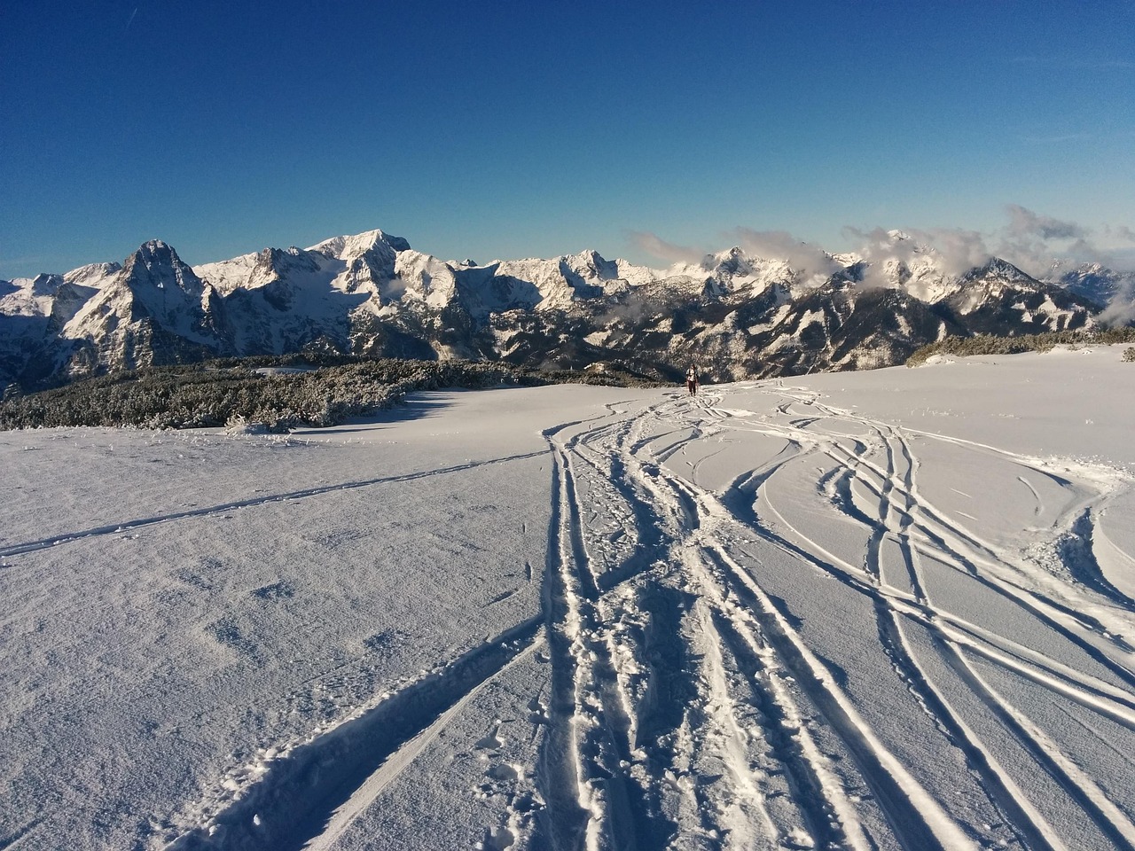 哈尔滨冰雪大世界延长营业时间·马上更新，哈尔滨冰雪大世界延长营业时间，即将更新！