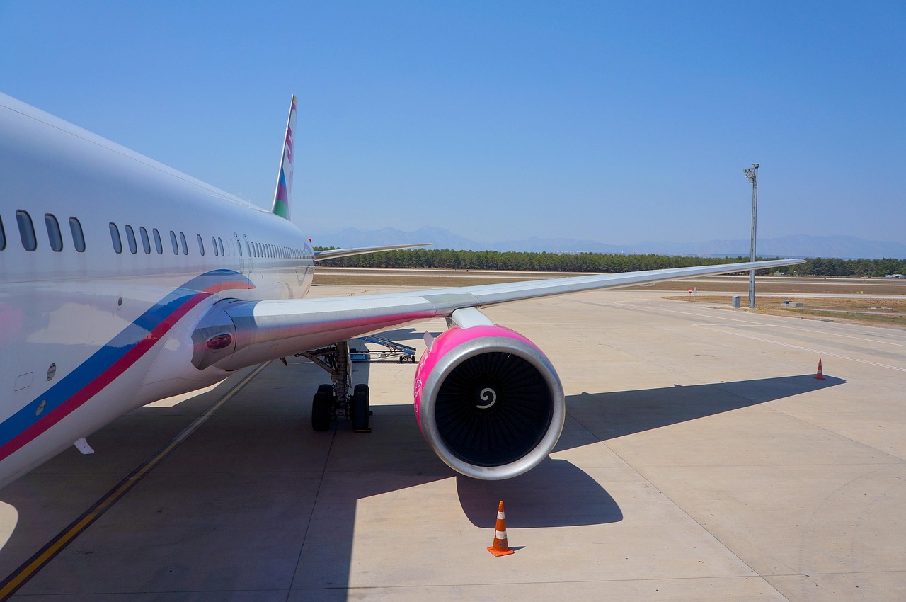 顺丰航空新开 &amp;quot;上海 - 成都&amp;quot; 全货机航线·及时洞察，顺丰航空开通上海-成都全货机航线，加速物流时效