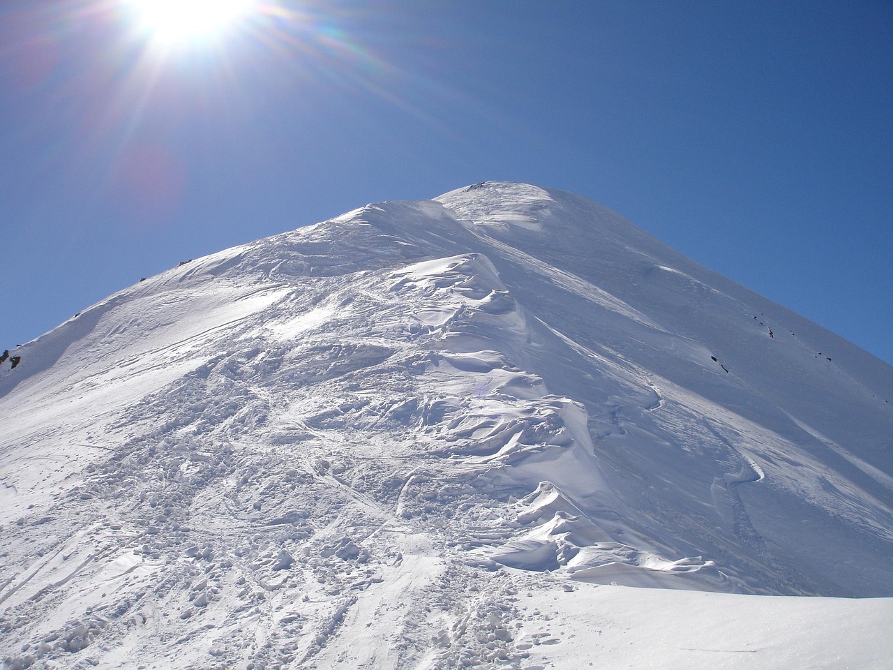 滑雪登山世锦赛中国队积极备战·迅速报道，滑雪登山世锦赛中国队全力备战，精彩瞬间抢先看