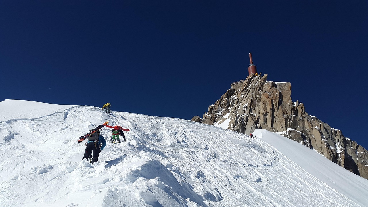 瑞士莫尔然滑雪登山世界锦标赛盛启，全程监控保障赛事公正与精彩，瑞士莫尔然滑雪登山世锦赛，全程监控护航，公正精彩赛事启幕